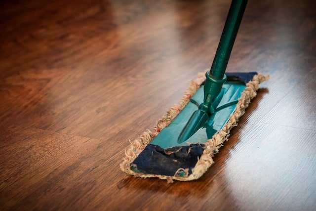 Hoe houd je jouw werkomgeving in Almelo schoon