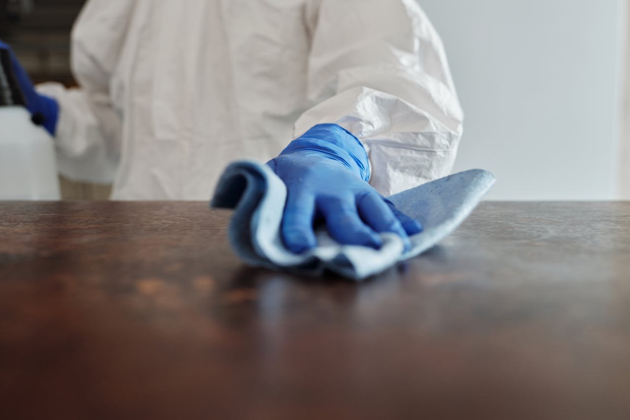 Hoe lekbakken bijdragen aan een veilige en schone werkomgeving
